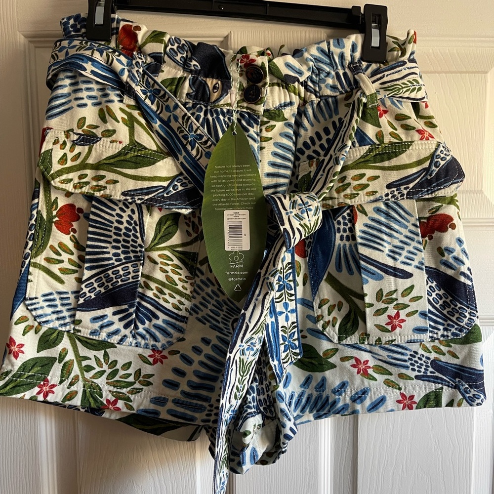 FARM Rio - Off White Macaw flight shirts Medium